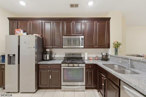 13 Dahlia Lane Garfield NJ 07646
