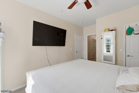 13 Dahlia Lane Garfield NJ 07646