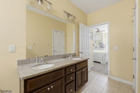 13 Dahlia Lane Garfield NJ 07646