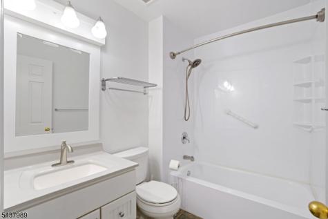 23 Boston Court Newark NJ 07103