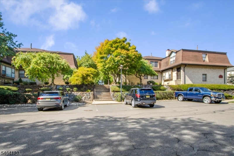 62 Falls Bridge Drive Totowa NJ 07512
