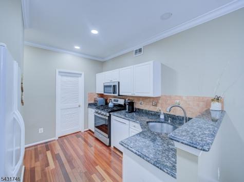 10 Cypress Court Clinton NJ 08809