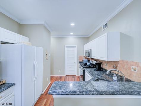 10 Cypress Court Clinton NJ 08809