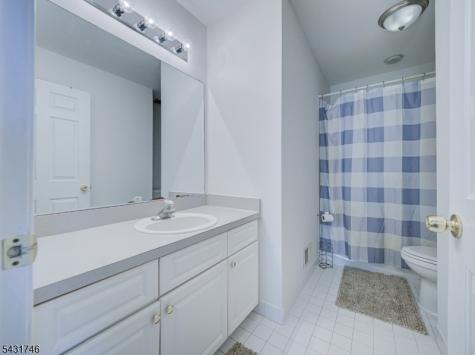 10 Cypress Court Clinton NJ 08809