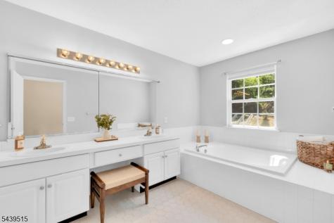 28 Kensington Drive Randolph NJ 07869