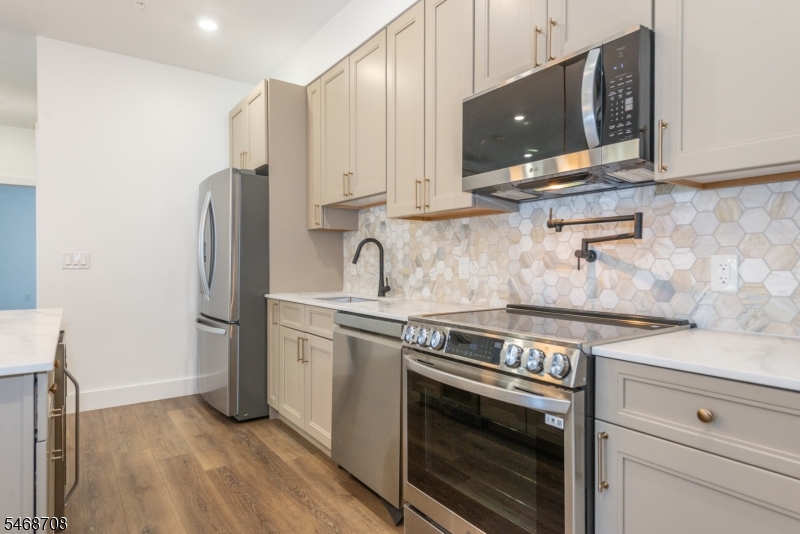 21 Lincoln Park Newark NJ 07102