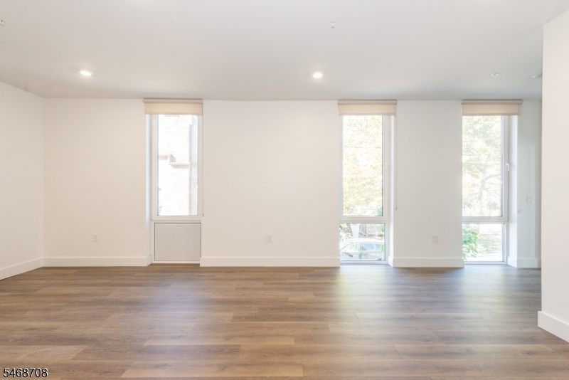 21 Lincoln Park Newark NJ 07102