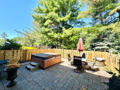 4 Peach Court Raritan NJ 08822
