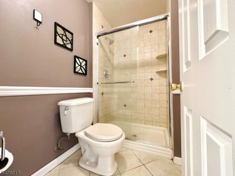 4 Peach Court Raritan NJ 08822