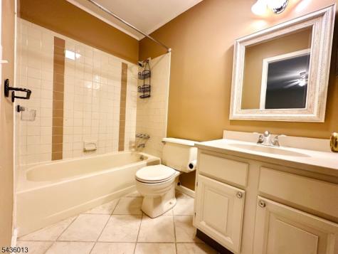 4 Peach Court Raritan NJ 08822