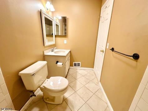 4 Peach Court Raritan NJ 08822