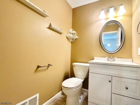 4 Peach Court Raritan NJ 08822