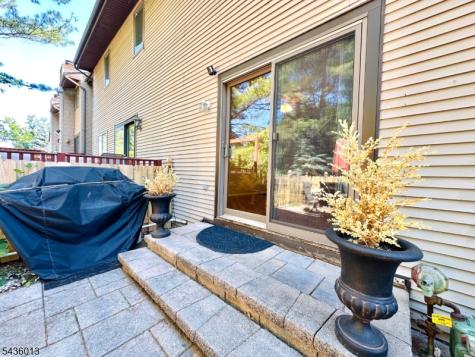 4 Peach Court Raritan NJ 08822