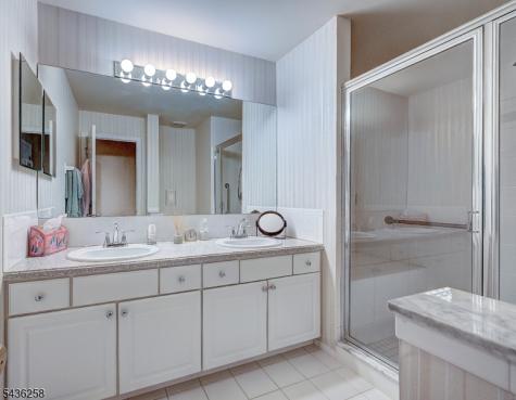 26 Depaolo Court Roseland NJ 07068