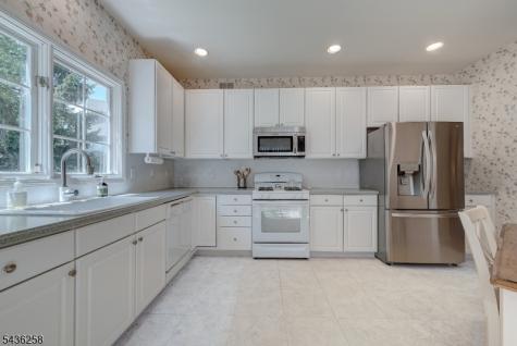 26 Depaolo Court Roseland NJ 07068