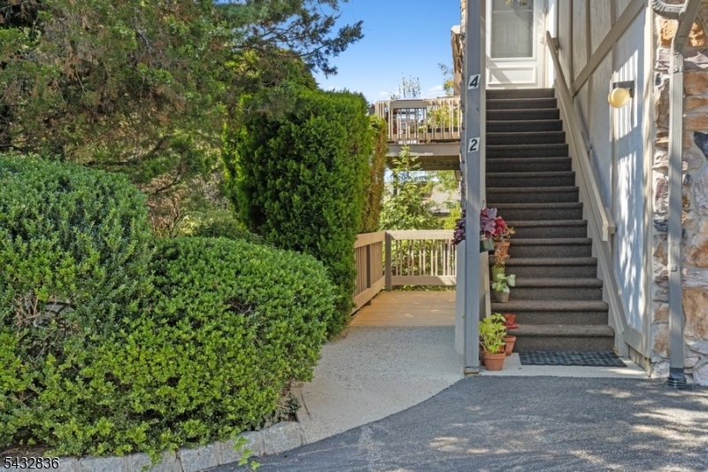2 Mcchesney Court West Orange NJ 07052