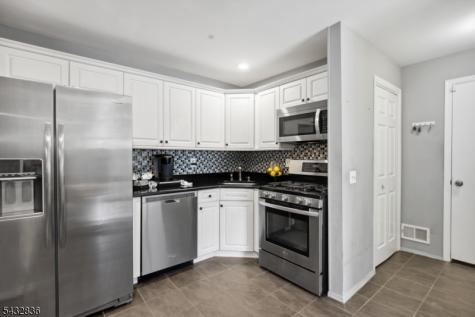 2 Mcchesney Court West Orange NJ 07052