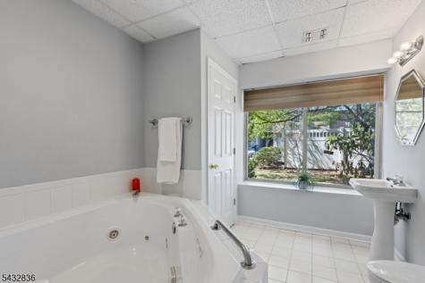 2 Mcchesney Court West Orange NJ 07052
