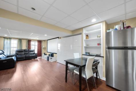 17 Gordon Circle Parsippany-troy Hills NJ 07054