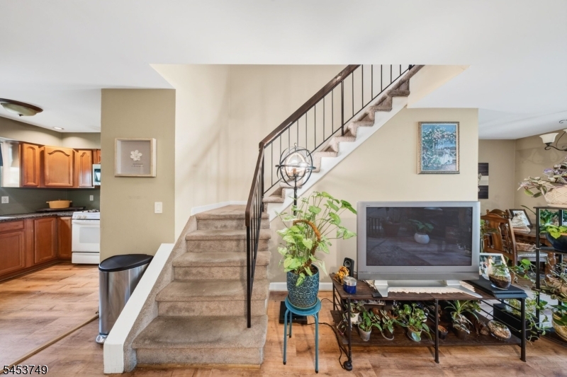 4 Pear Court Raritan NJ 08822