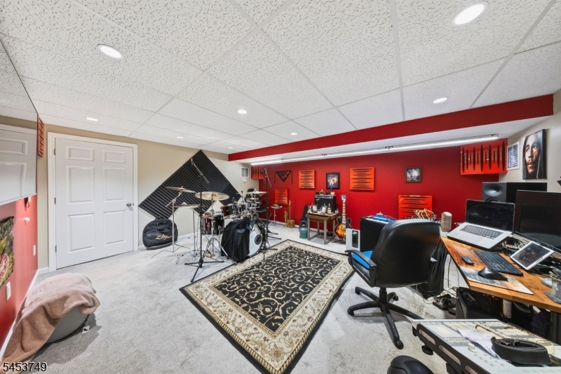 4 Pear Court Raritan NJ 08822