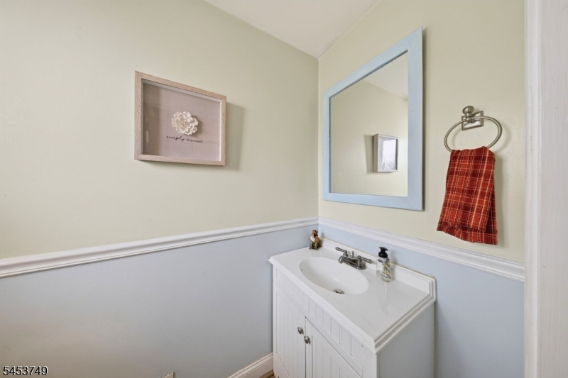 4 Pear Court Raritan NJ 08822