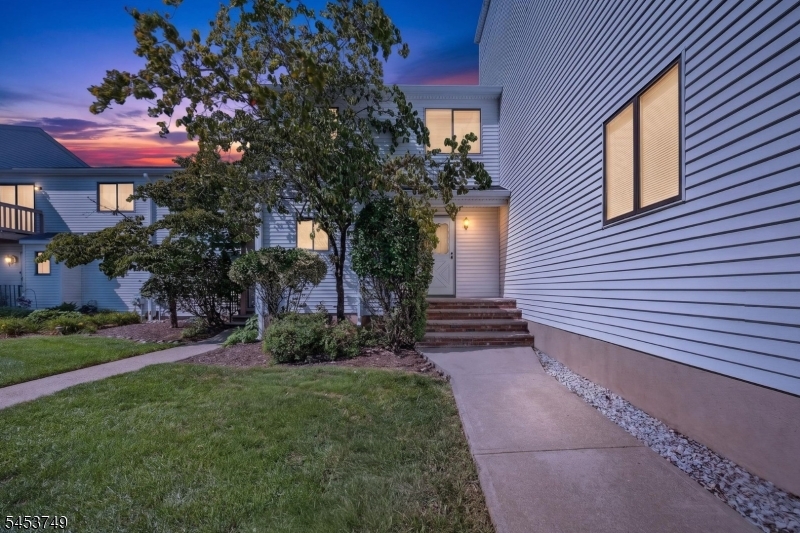4 Pear Court Raritan NJ 08822
