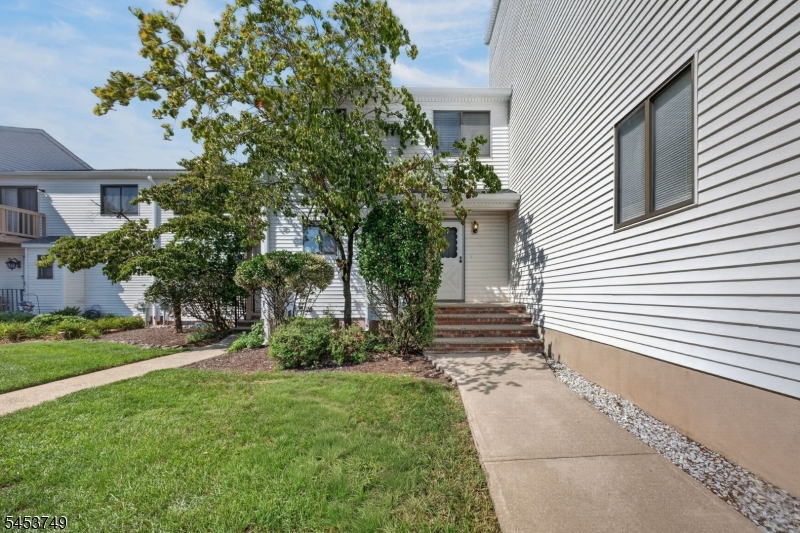 4 Pear Court Raritan NJ 08822