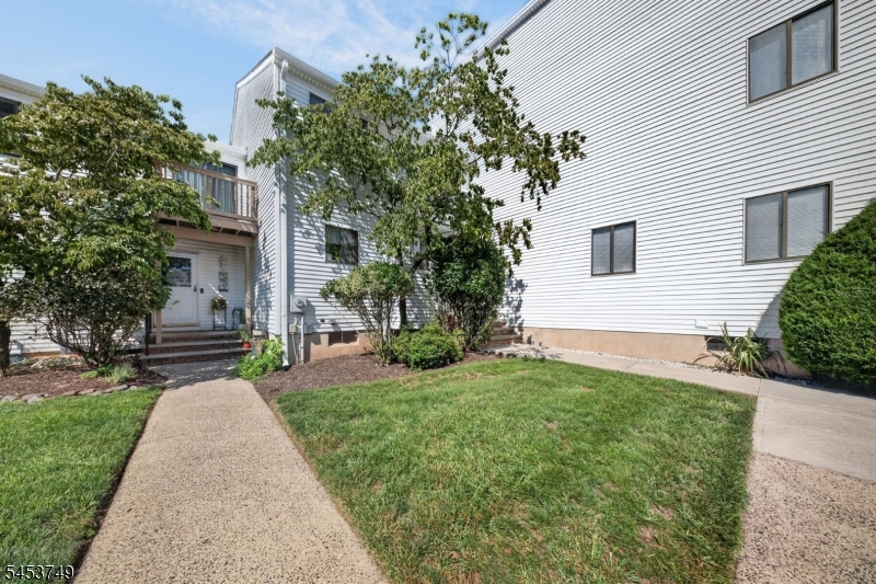 4 Pear Court Raritan NJ 08822