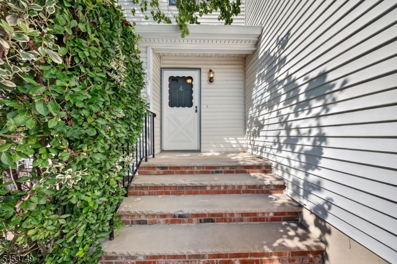 4 Pear Court Raritan NJ 08822