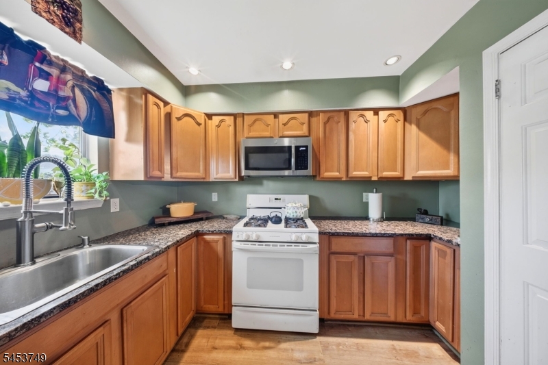 4 Pear Court Raritan NJ 08822
