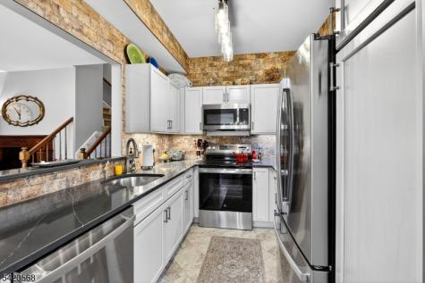 48 Academy Court Bedminster NJ 07921