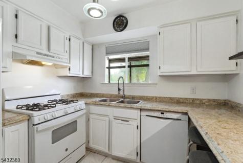 703 Pinehurst-10 Union NJ 07083