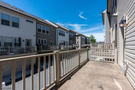 18 Cortland Court Livingston NJ 07039
