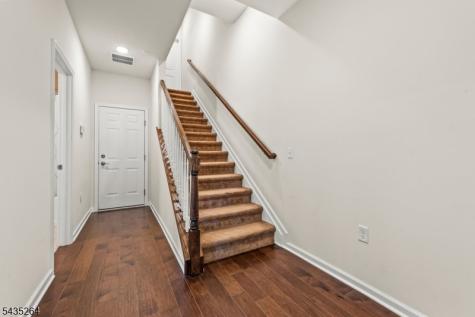 18 Cortland Court Livingston NJ 07039