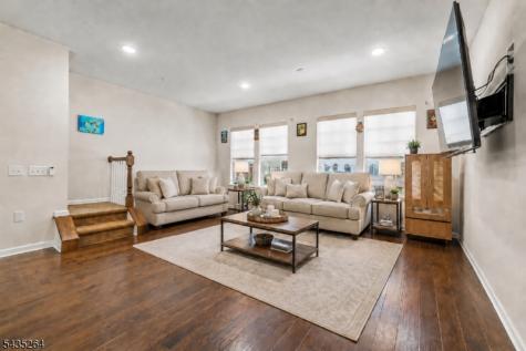 18 Cortland Court Livingston NJ 07039