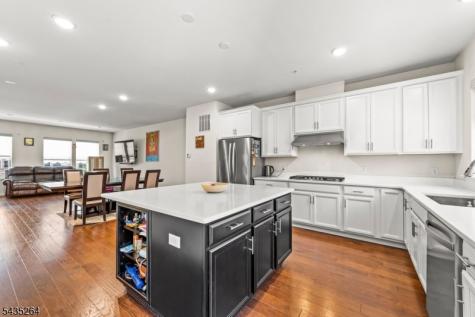 18 Cortland Court Livingston NJ 07039