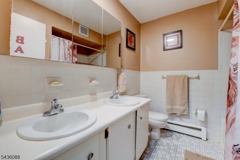 1303 Cricket Lane Woodbridge NJ 07095