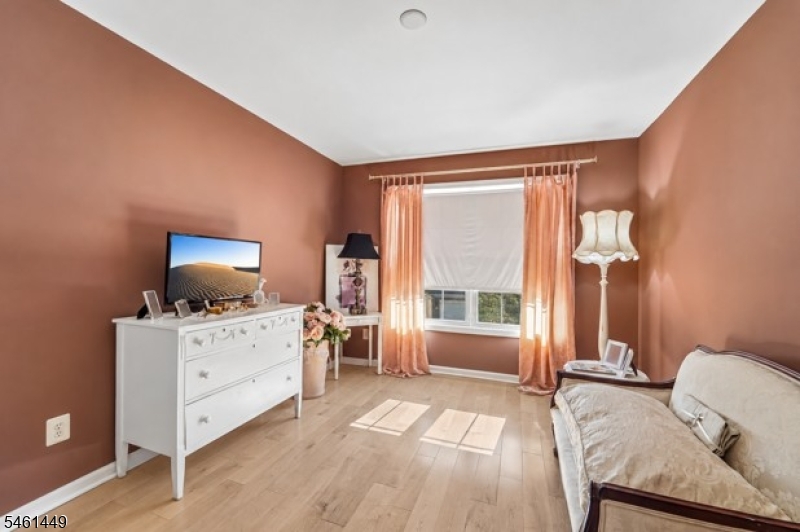 136 Cambridge Drive Nutley NJ 07110