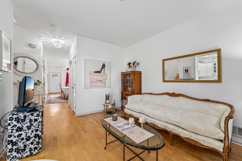 136 Cambridge Drive Nutley NJ 07110