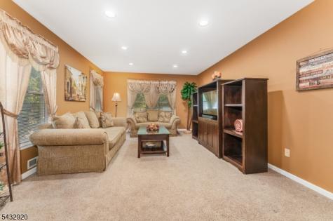 34 Pond Ridge Drive Clinton NJ 08809