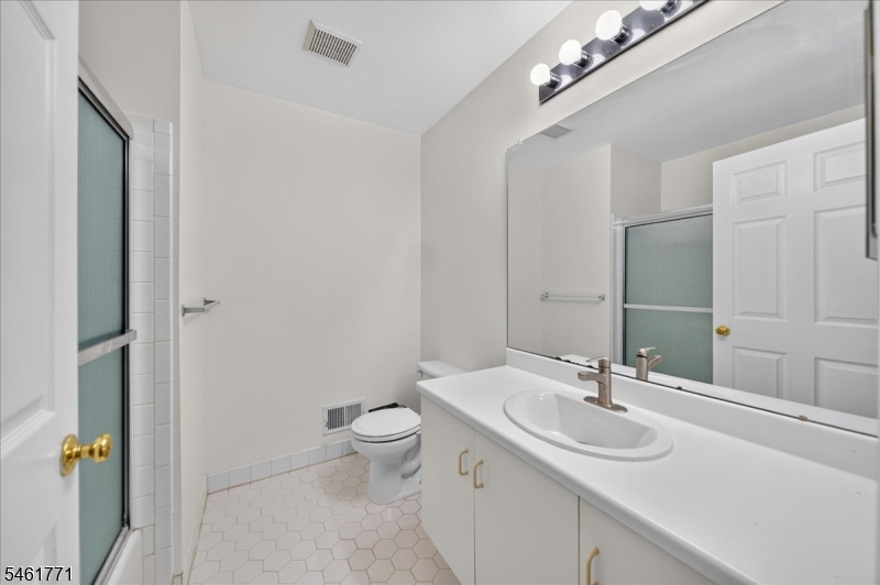 58 Windsong Circle East Brunswick NJ 08816