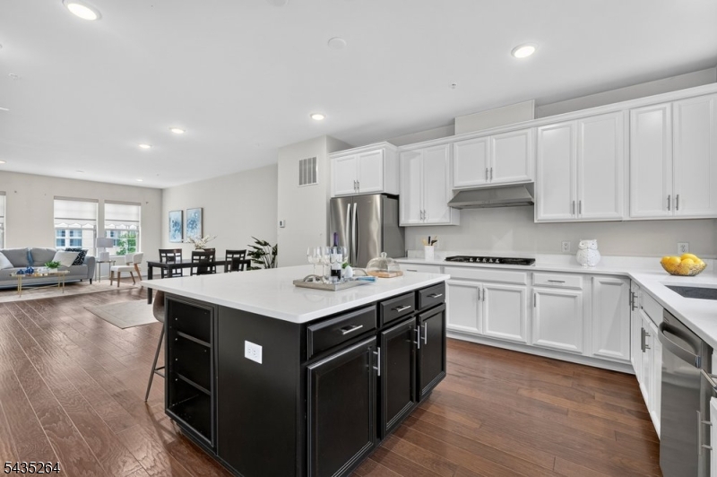 18 Cortland Court Livingston NJ 07039