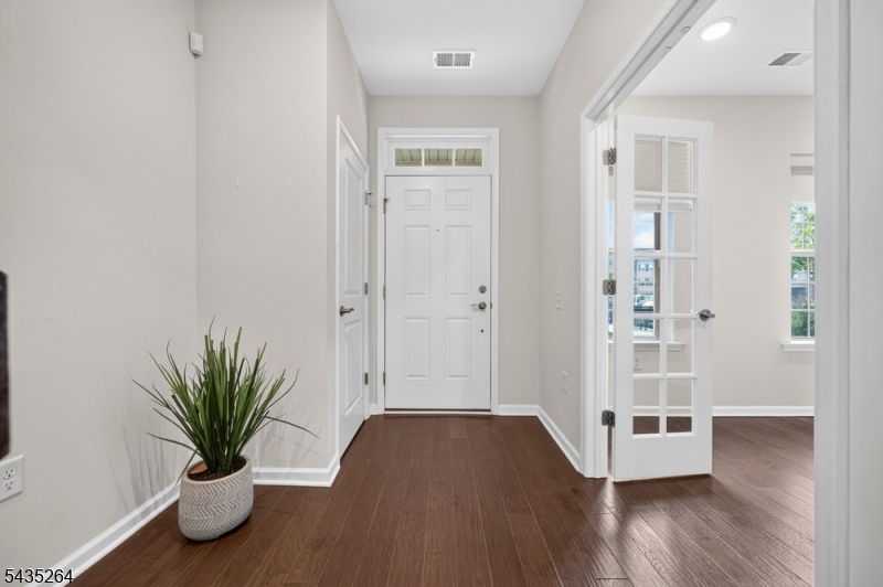 18 Cortland Court Livingston NJ 07039