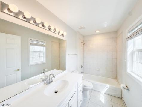 19 Winding Way Hardyston NJ 07419