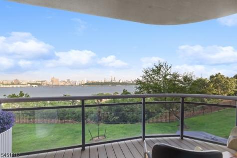 100 Carlyle Drive Cliffside Park NJ 07072