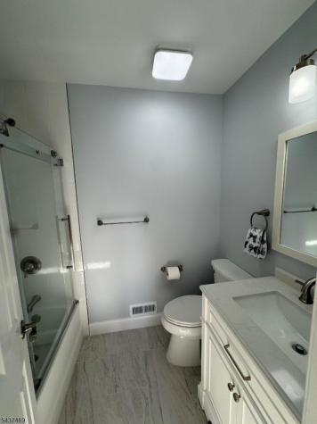 8 Tracy Court Franklin NJ 08823