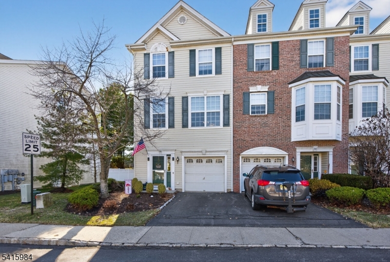 16 Sundance Way Lopatcong NJ 08865