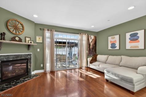 16 Sundance Way Lopatcong NJ 08865