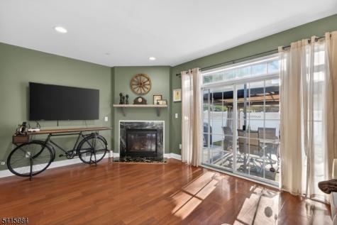 16 Sundance Way Lopatcong NJ 08865